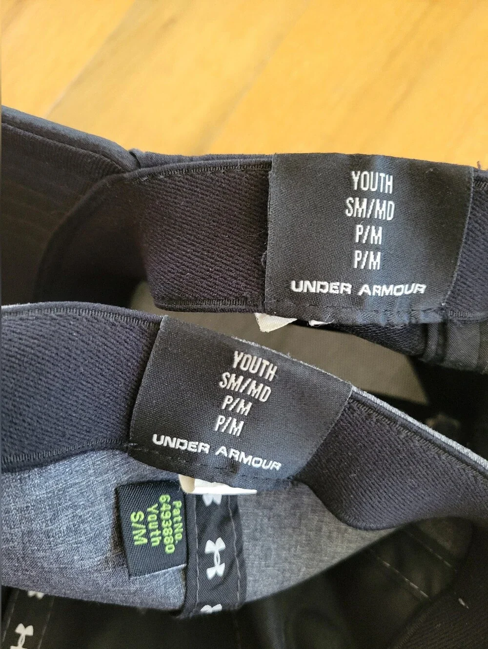 Youth Under Armour Hats bundle size small/medium
